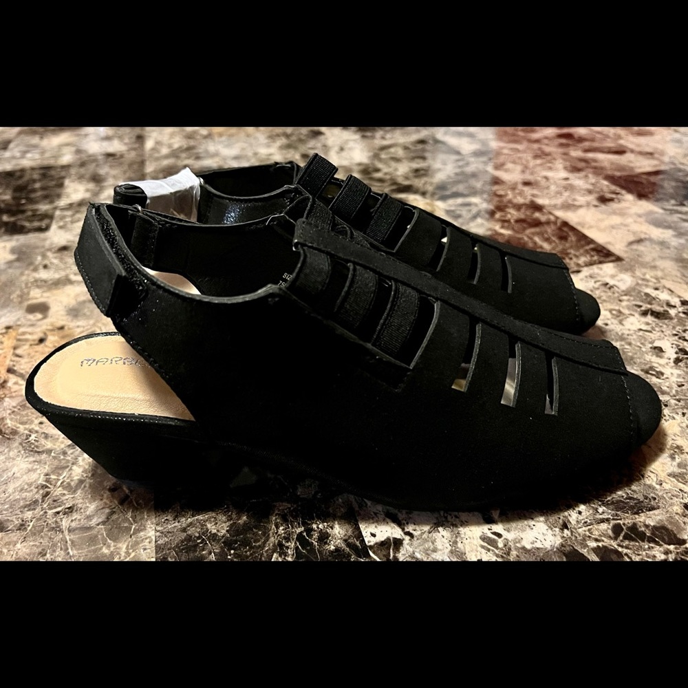 NEW IN BOX- Marbella brand size 8.5 cute black glitter shoes